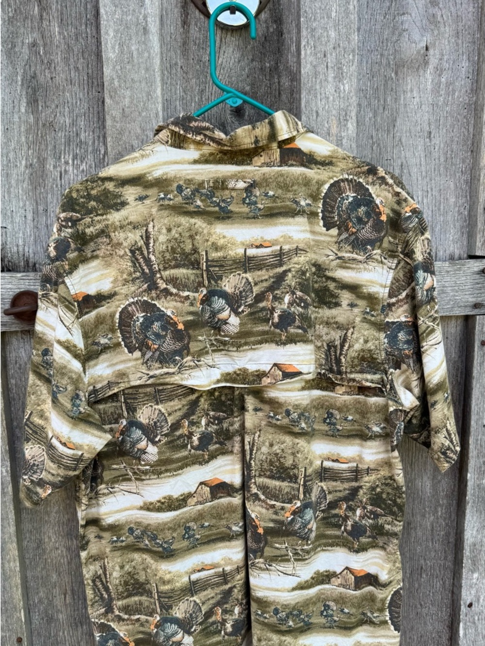 Legendary Whitetail men’s short sleeve button down shirt size L. Turkeys - Picture 3 of 9